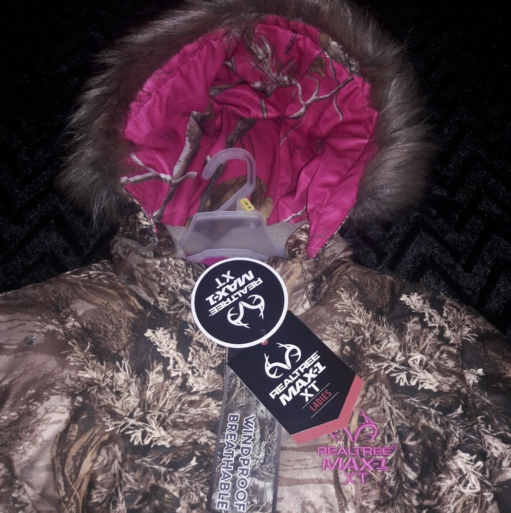BRAND NEW REALTREE JACKET